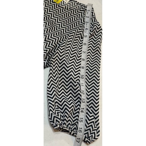 Bee Stitched Brand Chevron Blouse Black & White 100% Polyester Women Size Small - Picture 9 of 14